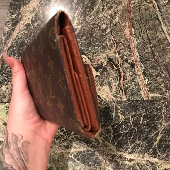 TRADED Louis Vuitton wallet - Picture 2 of 8